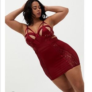 6x Torrid Dark red mesh & lace cut out chemise